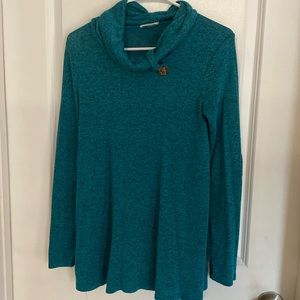 Long sleeve turtle neck type sweater